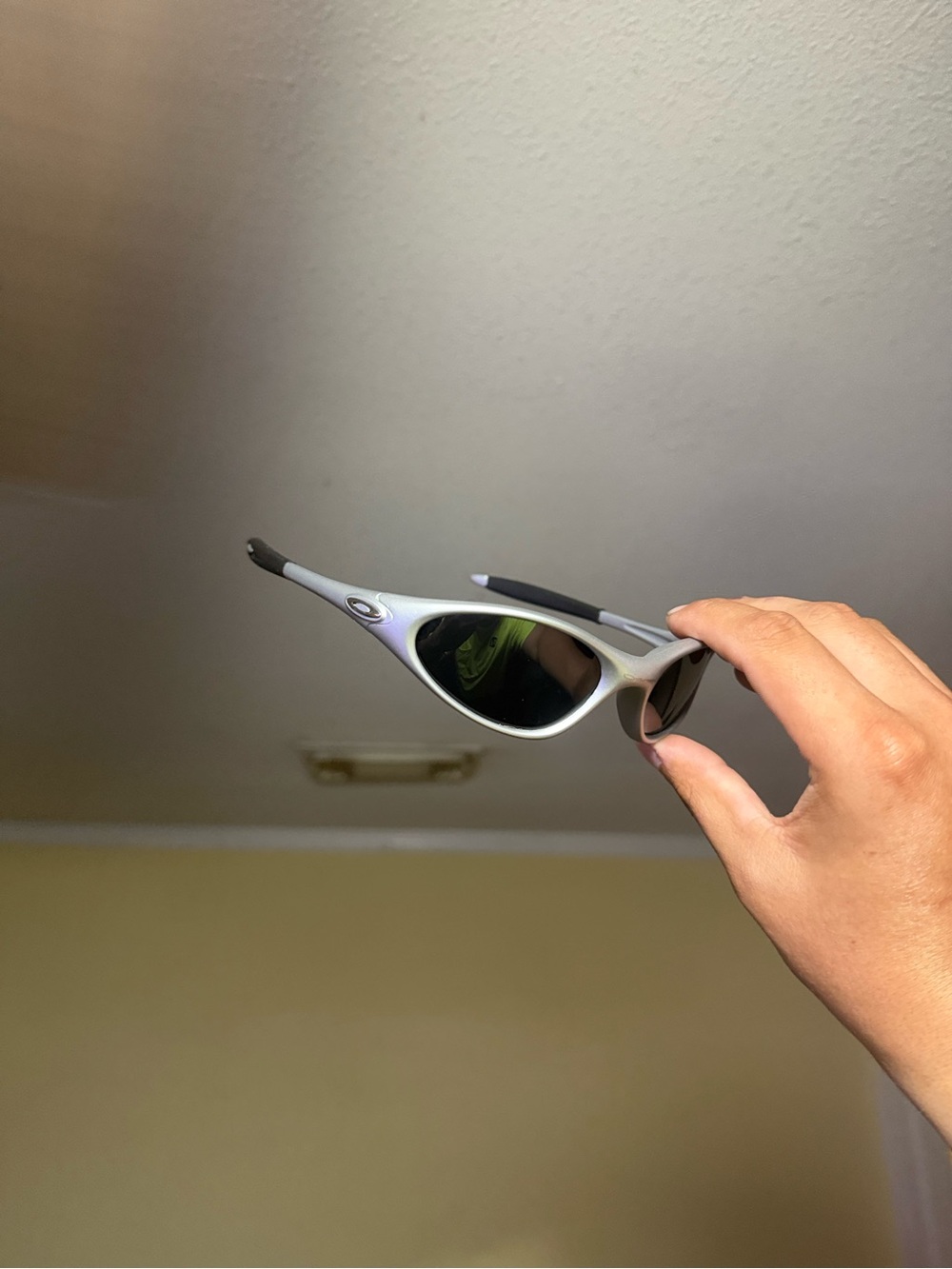 Oakley Men’s Silver Sunglasses with Dark Green Lenses